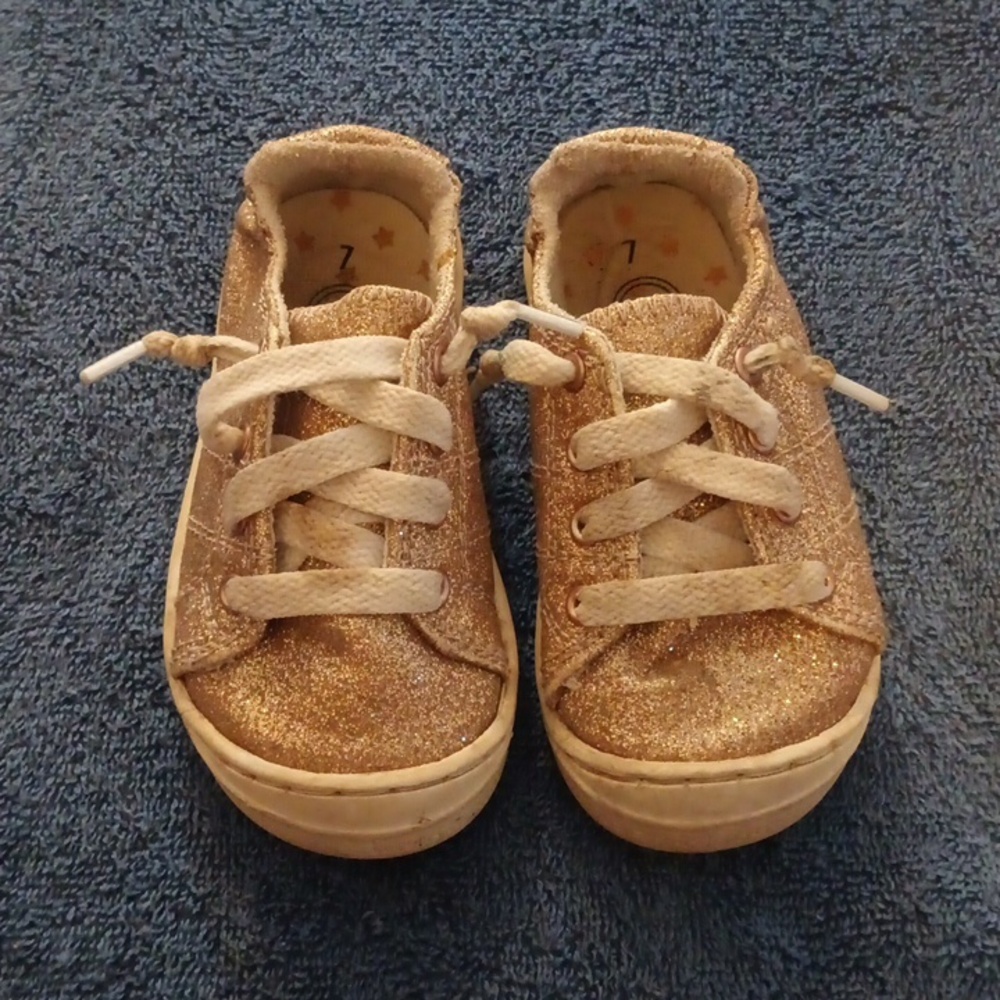 Wonder Nation size 7 gold shoes